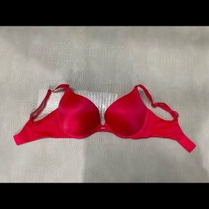 Victoria’s Secret 34DD Plunge bra